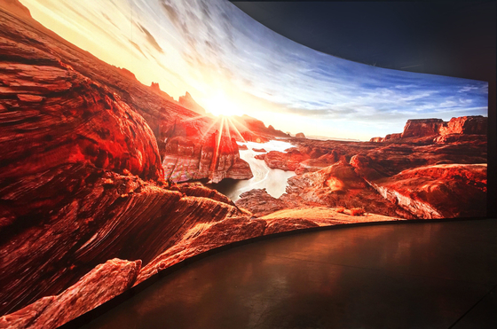 terlihat Desain Magnetik Fleksibel Led display P2.5 Curved Iklan LED Screen Untuk Konferensi