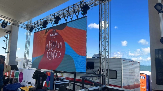 Tingkat refresh tinggi P2.9 Outdoor LED Display 4500nits 43264 Pixels Per Sqm Cocok untuk berbagai acara